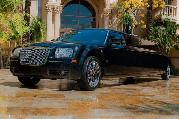 8 Person Chrysler 300 Limo Service Key West