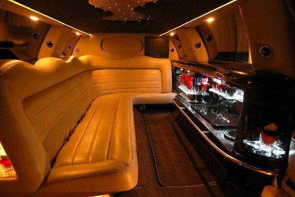 8 Person Lincoln Limo Service Key West