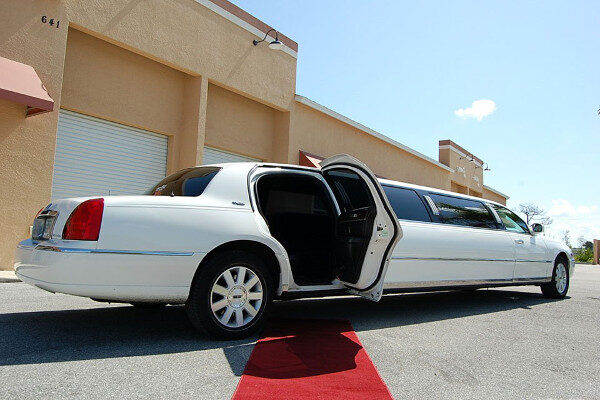 8 Person Lincoln Stretch Limo Key West